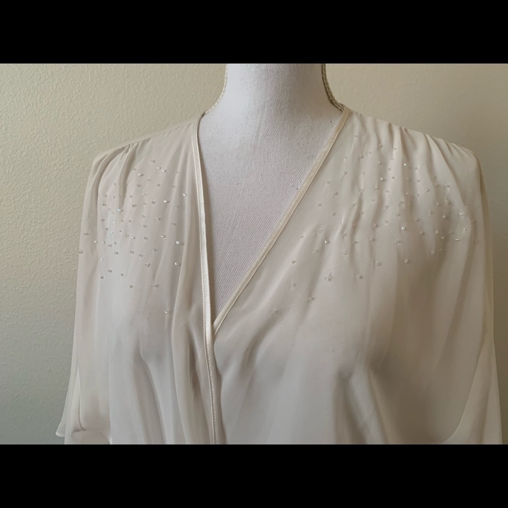 Robe - Picture 2 of 6